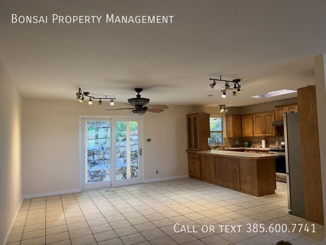 Building Photo - 1189 S 200 E