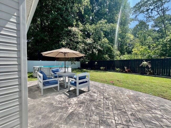 Building Photo - 4BD/2.5BA Gorgeous Home with Fence Backyar...