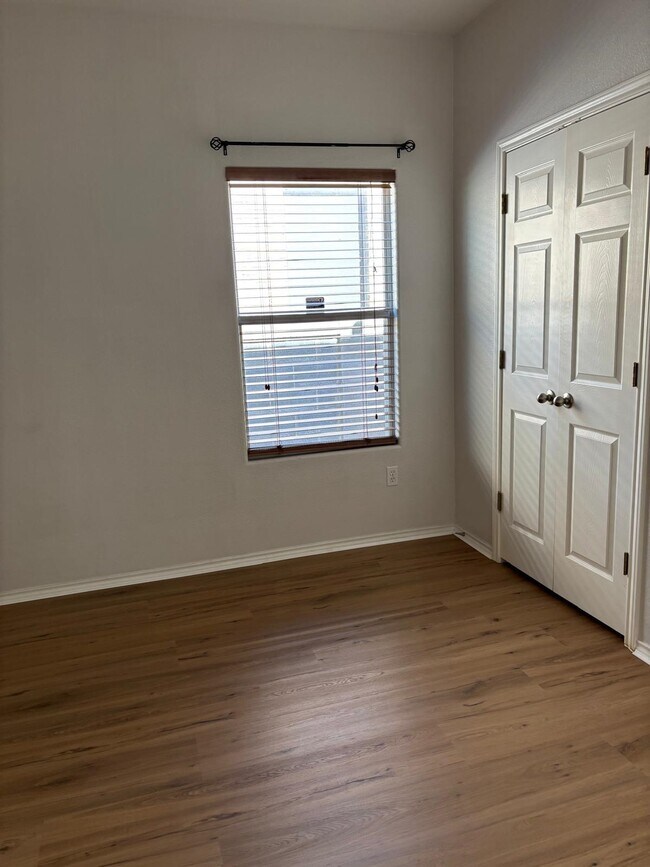 Building Photo - 217 Kahlo Loop