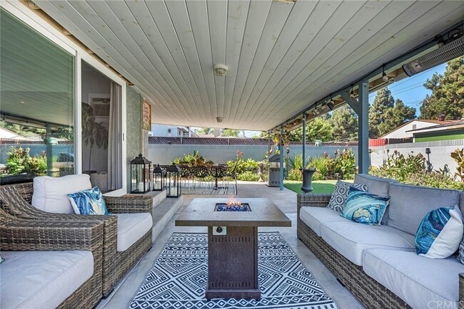 Building Photo - 5635 Pimenta Ave