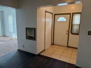 Building Photo - Hewitt,S.85