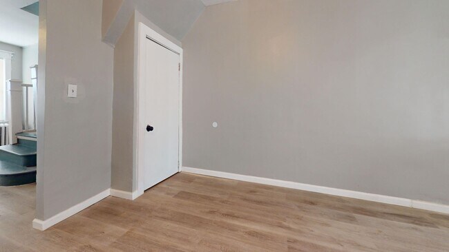 Building Photo - 705 Edgemore Rd