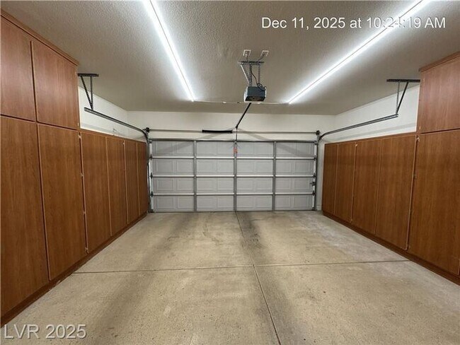 Building Photo - WONDERFUL 2-STORY HOME IN THE SW!