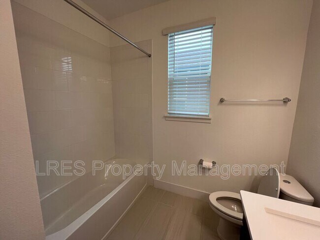 Building Photo - 10253 Austrina Oak Lp