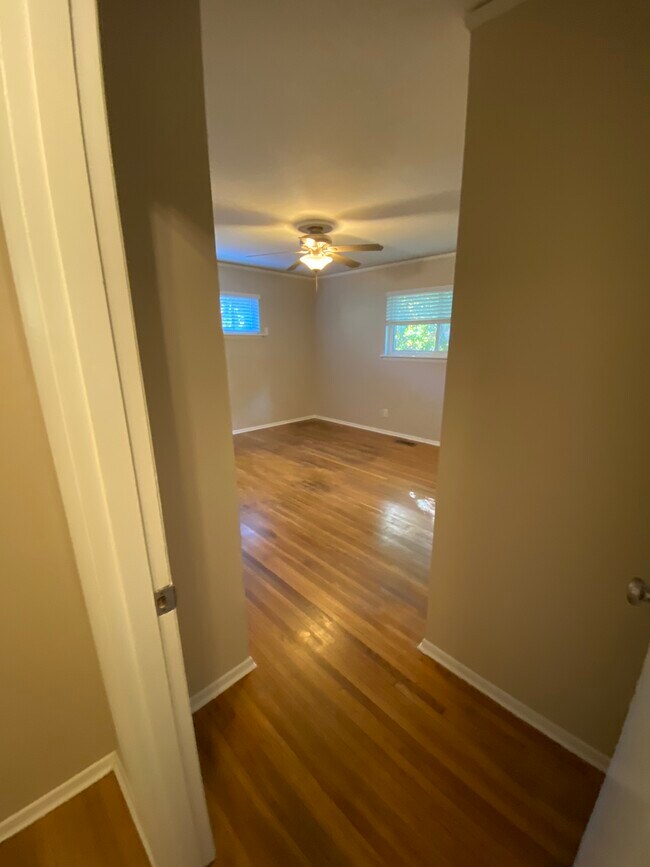 Building Photo - 147 Jewell Rd