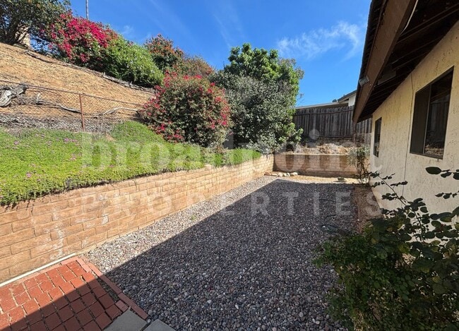 Building Photo - 2148 Skyview Glen