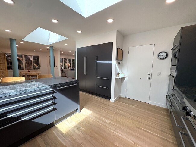 Building Photo - Modern Home availalble for lease in Menlo ...