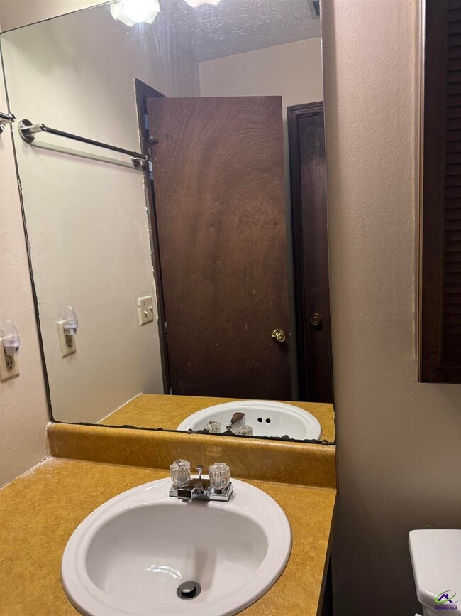 Building Photo - 108 Renoir Ln