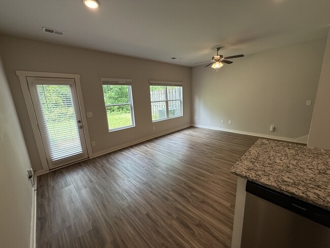 Building Photo - Three Bedroom 2.5 Bath Townhome in Calera, AL