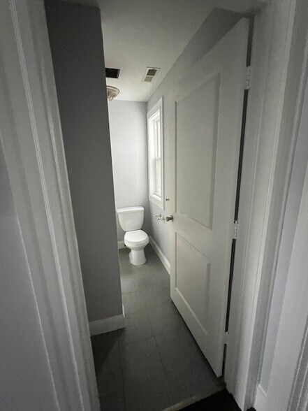 Bathroom - 653 Broadway St