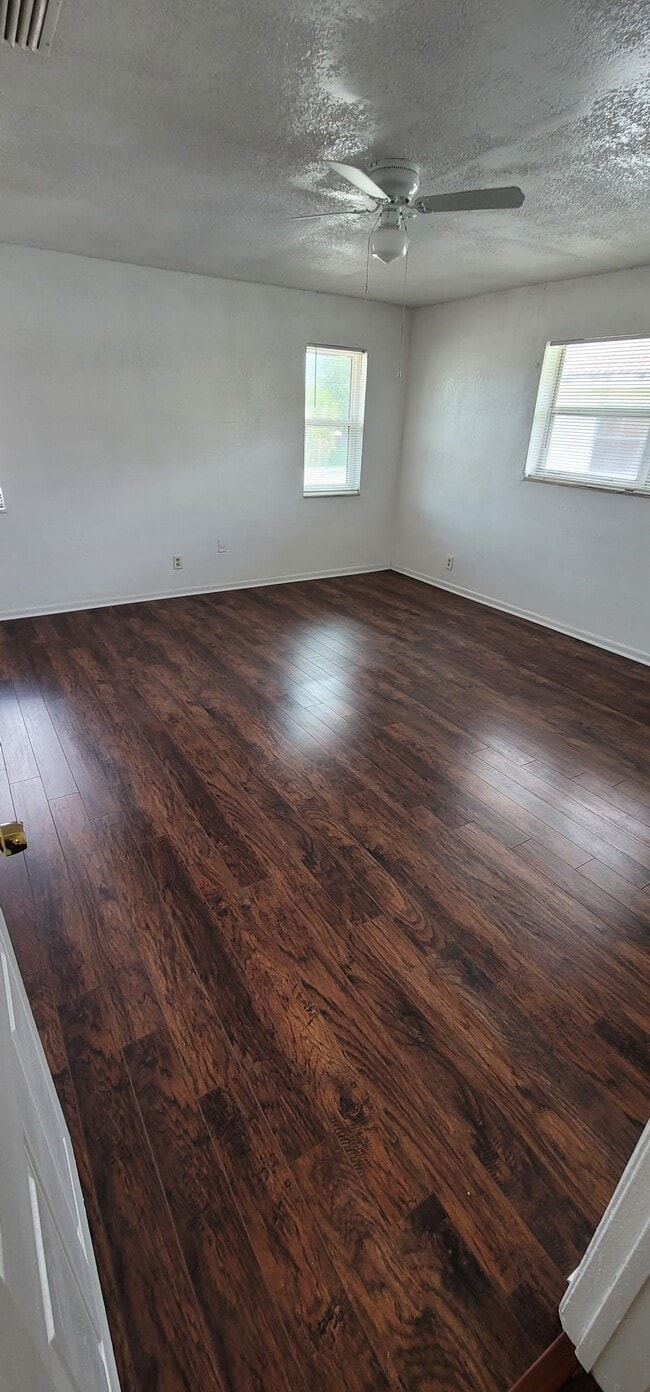 Building Photo - 3760 Riverside Dr