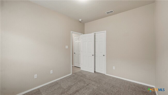 Building Photo - 140 Fabarm Ln