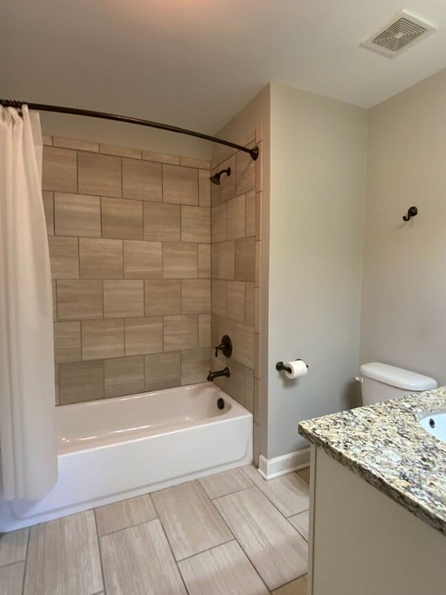 Building Photo - 2bd 2.5ba Townhome in Germantown/Neuhoff District