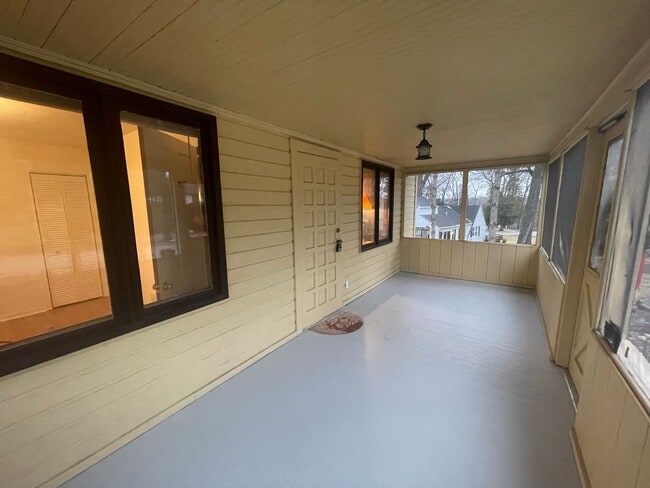 Building Photo - 2 Plus Bedroom in Williams Bay