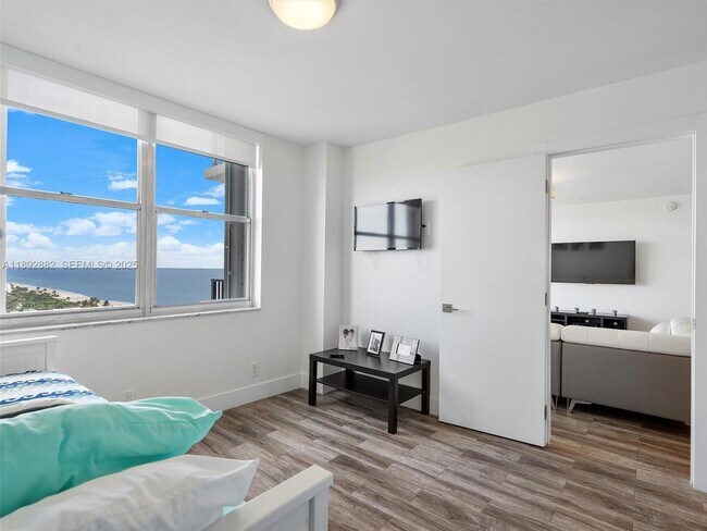 Building Photo - 2101 S Ocean Dr