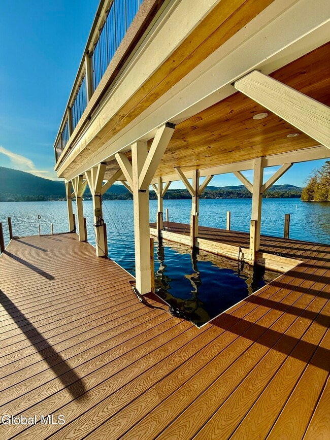 Building Photo - 16 Newton St