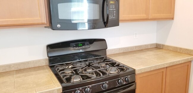 Building Photo - Move in Ready! - Tumwater Hill home with 3...