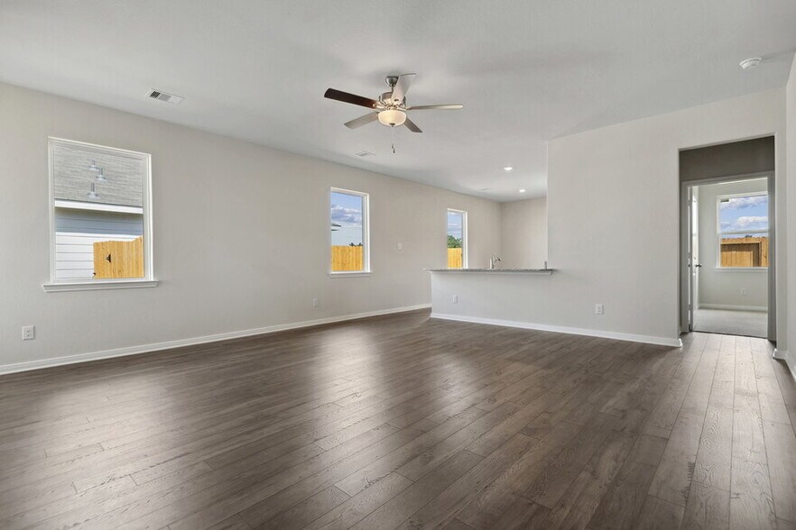 Building Photo - 15642 Plum Brk Dr