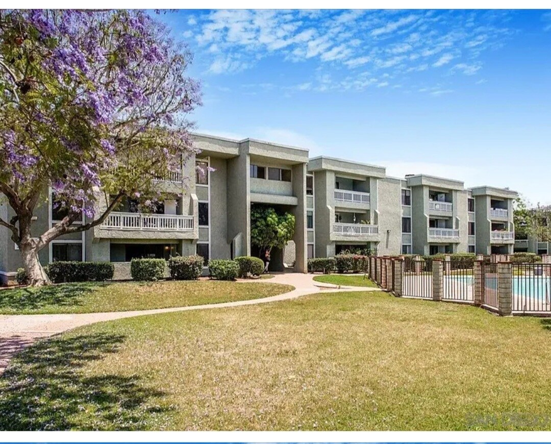 Building Photo - 1050 E Washington Ave