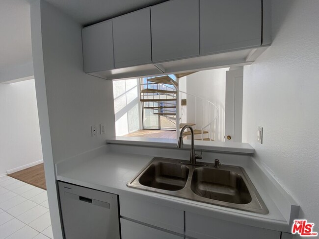 Building Photo - 1440 Veteran Ave