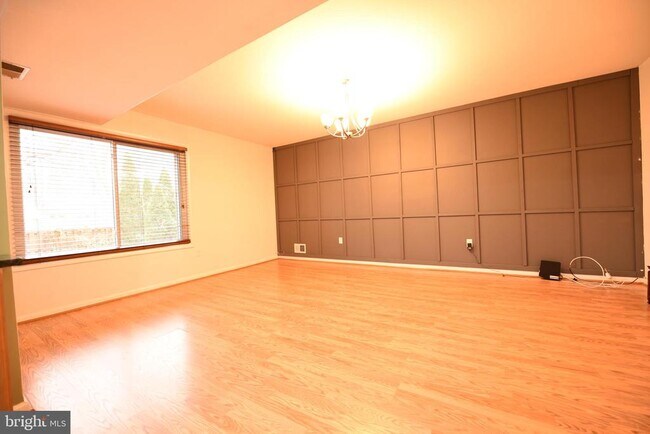Building Photo - 111 Biscayne Ct