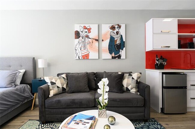 Building Photo - 1020 N Victoria Park Rd