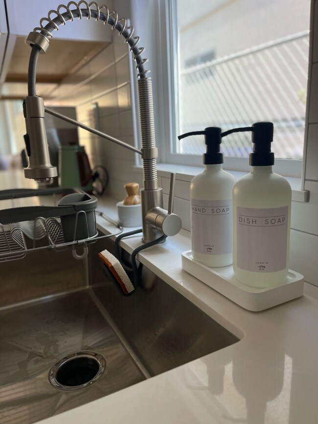 Kitchen Sink - 4452 Alabama St