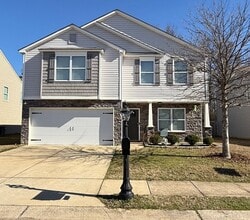 Building Photo - 3BR 2.5BA Garden Home with 2-Car Garage