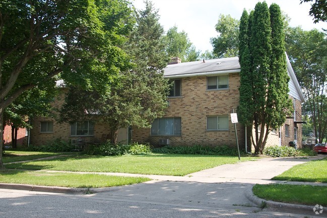 Building Photo - 1405 Trailsway