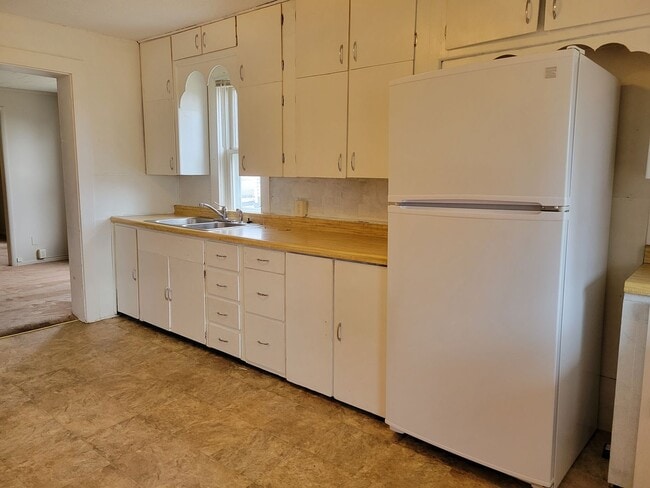 Building Photo - 2 Bedroom Duplex