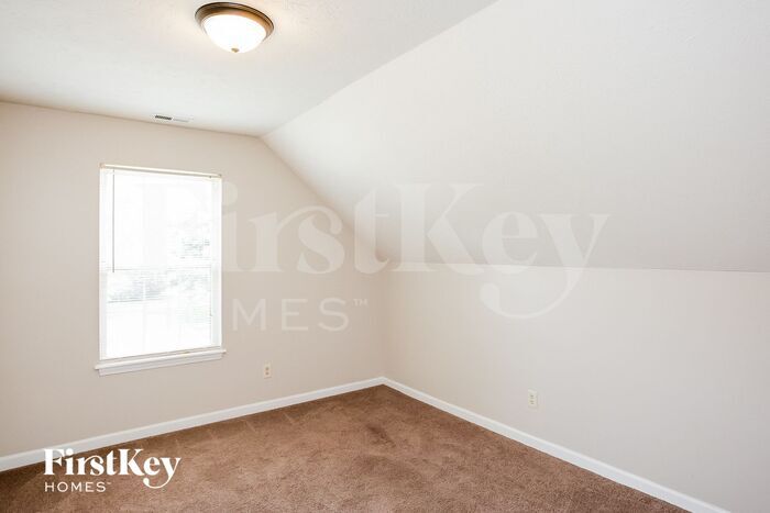 Building Photo - 7843 Stratfield Dr