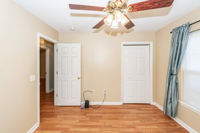 Building Photo - 3347 Walter Dr