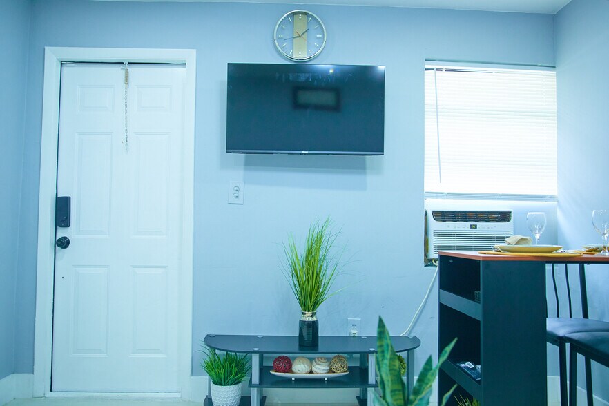 Building Photo - 6036 Polk St