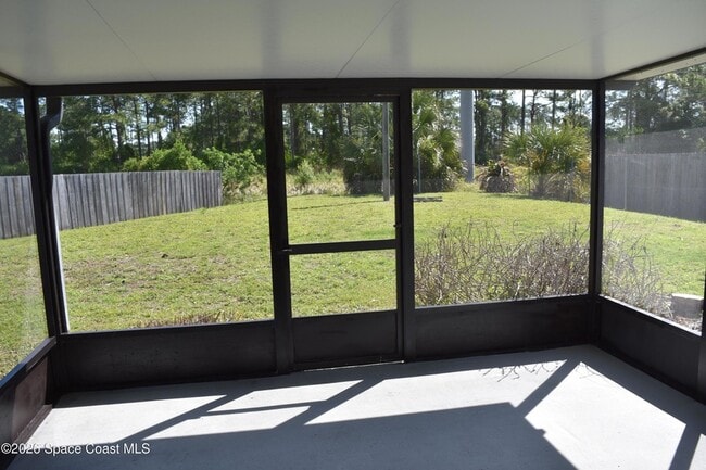 Building Photo - 247 High Rd NW