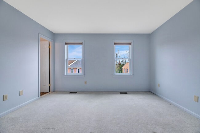 Building Photo - 1053 N George Mason Dr