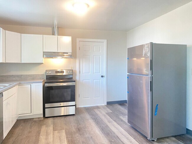 Primary Photo - Remodeled 4-Plex Apartment - Attached Gara...