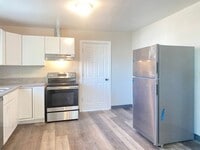 Building Photo - Remodeled 4-Plex Apartment - Attached Gara...