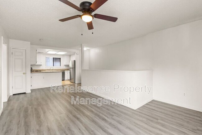 Building Photo - 35 E 7th St