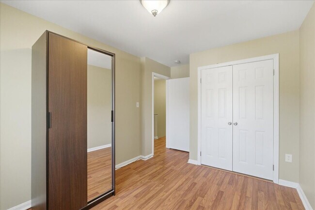 Building Photo - Comfortable Single-Family Home with Functional Layout and Outdoor Space