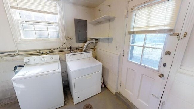 Building Photo - 910 Sylvan Ave