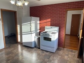 Building Photo - 100 Pilgrim Ave