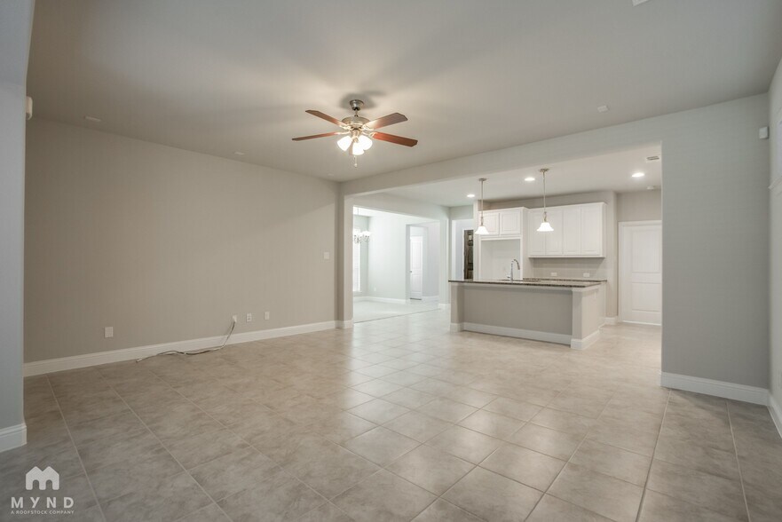 Building Photo - 133 Knight of Realm Blvd