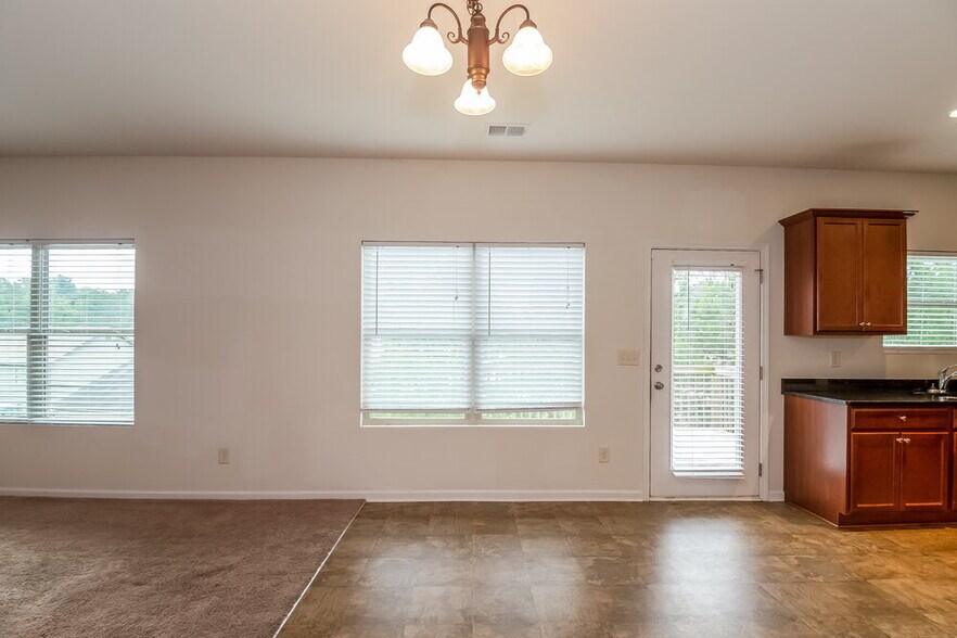 Building Photo - 3563 Walking Stick Way NE