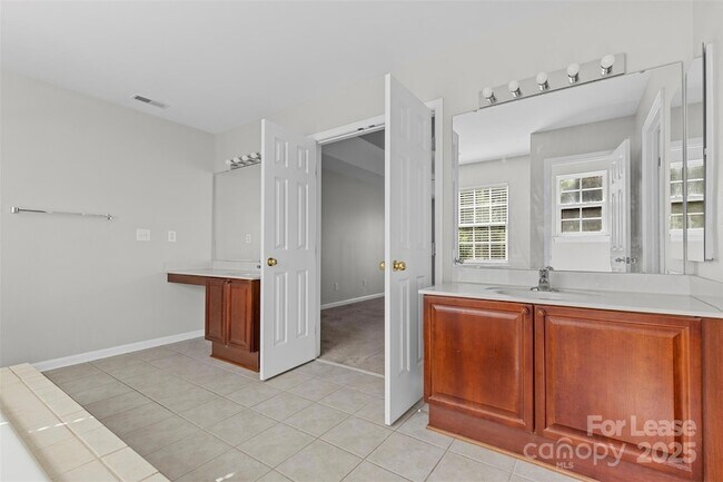 Building Photo - 5006 Rosewater Ln