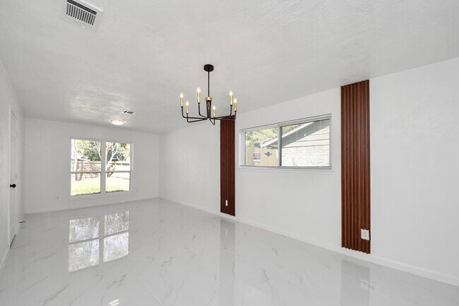 Building Photo - 22810 Deville Dr