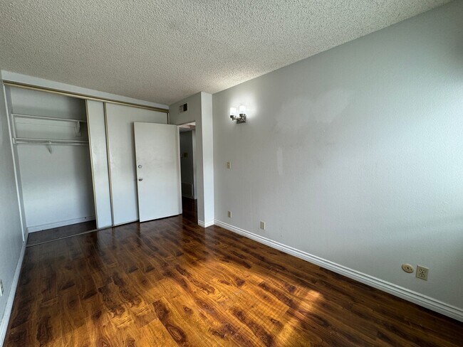 Building Photo - Available April 2026: 3 Bedroom, 2.5 Bathroom Townhouse with Attached Garage and Washer and Dryer...