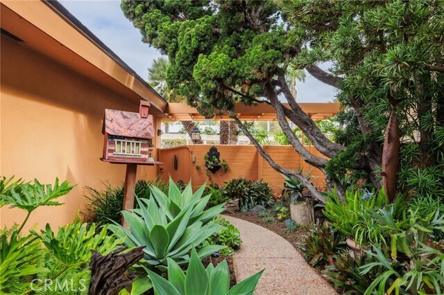 Building Photo - 52 Balboa Coves