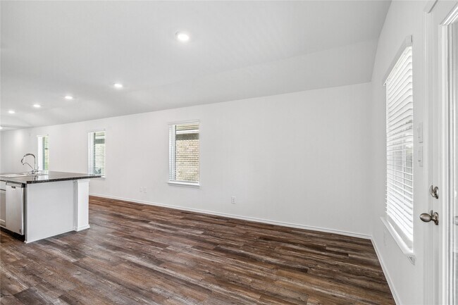 Building Photo - 5930 Hampton Vly Dr