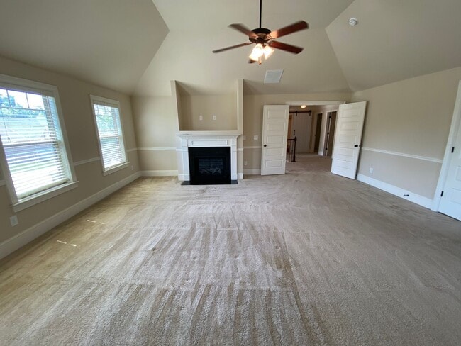 Building Photo - 735 Porter Ln