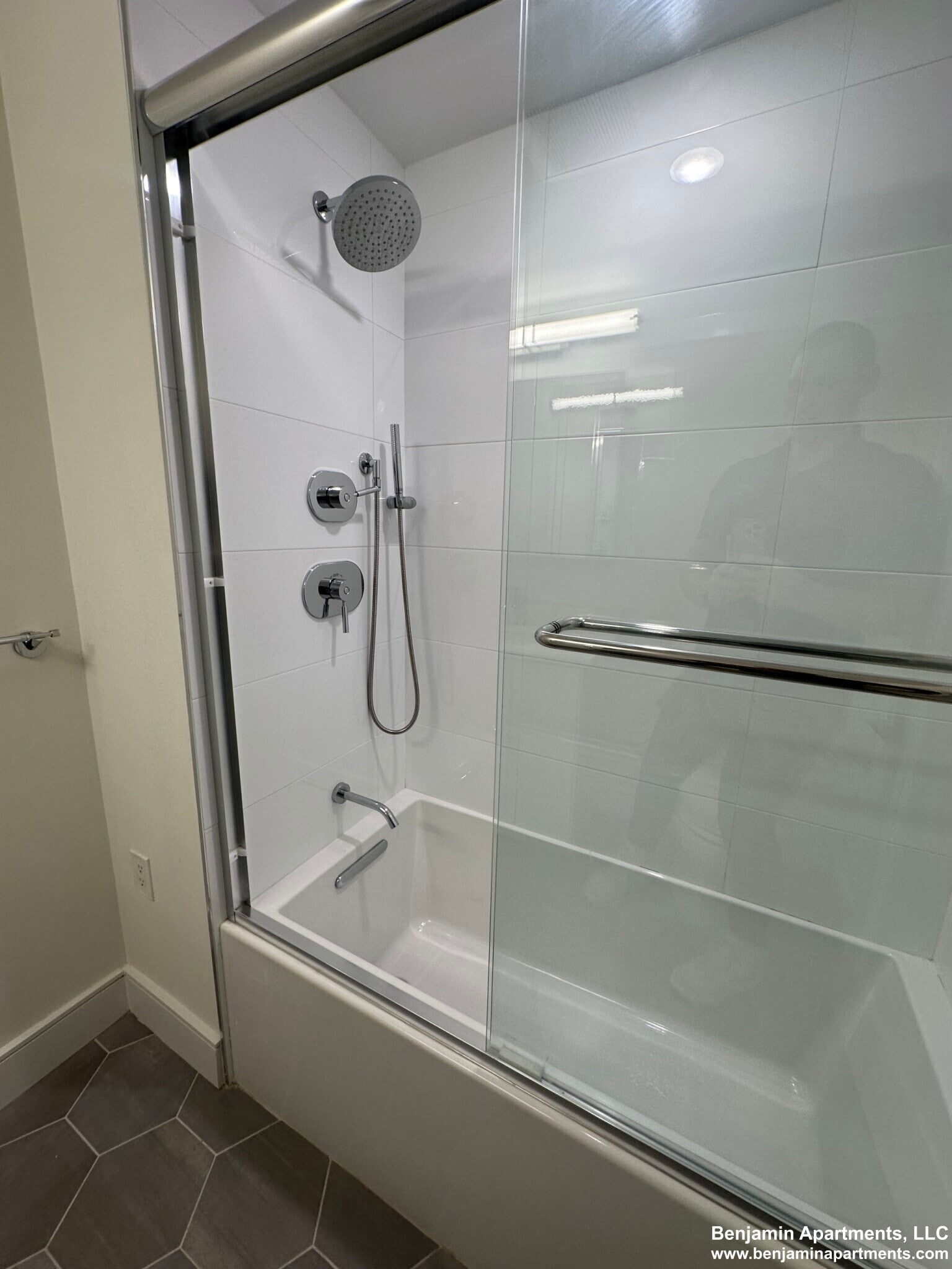 Building Photo - 104-106 Warren St. Unit 3